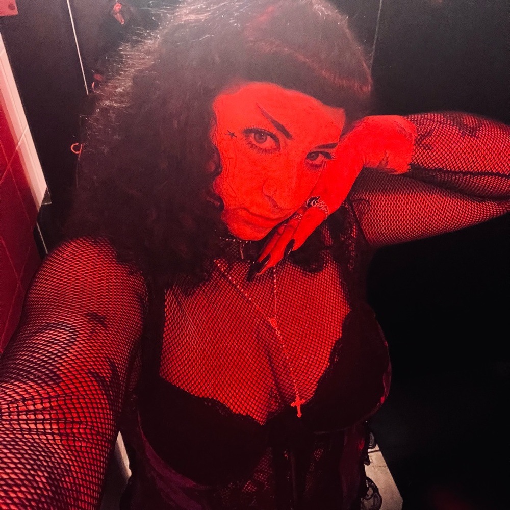 meet spookyvicky - Picture 3 of 3